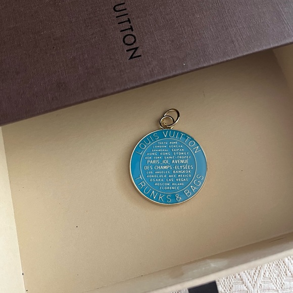 Louis Vuitton Trunks and Bags Charm - Picture 3 of 5